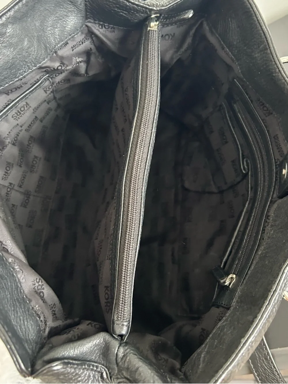 Michael Kors Hamilton Black Pebbled Leather Satchel CrossbodySilver Hardware